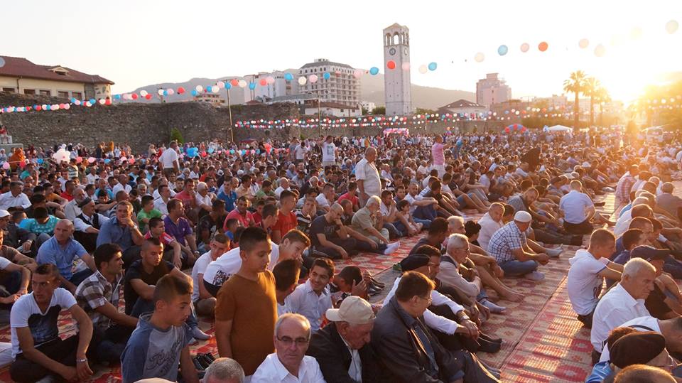 Atmosfera festive e Fitër Bajramit nëpër qytete