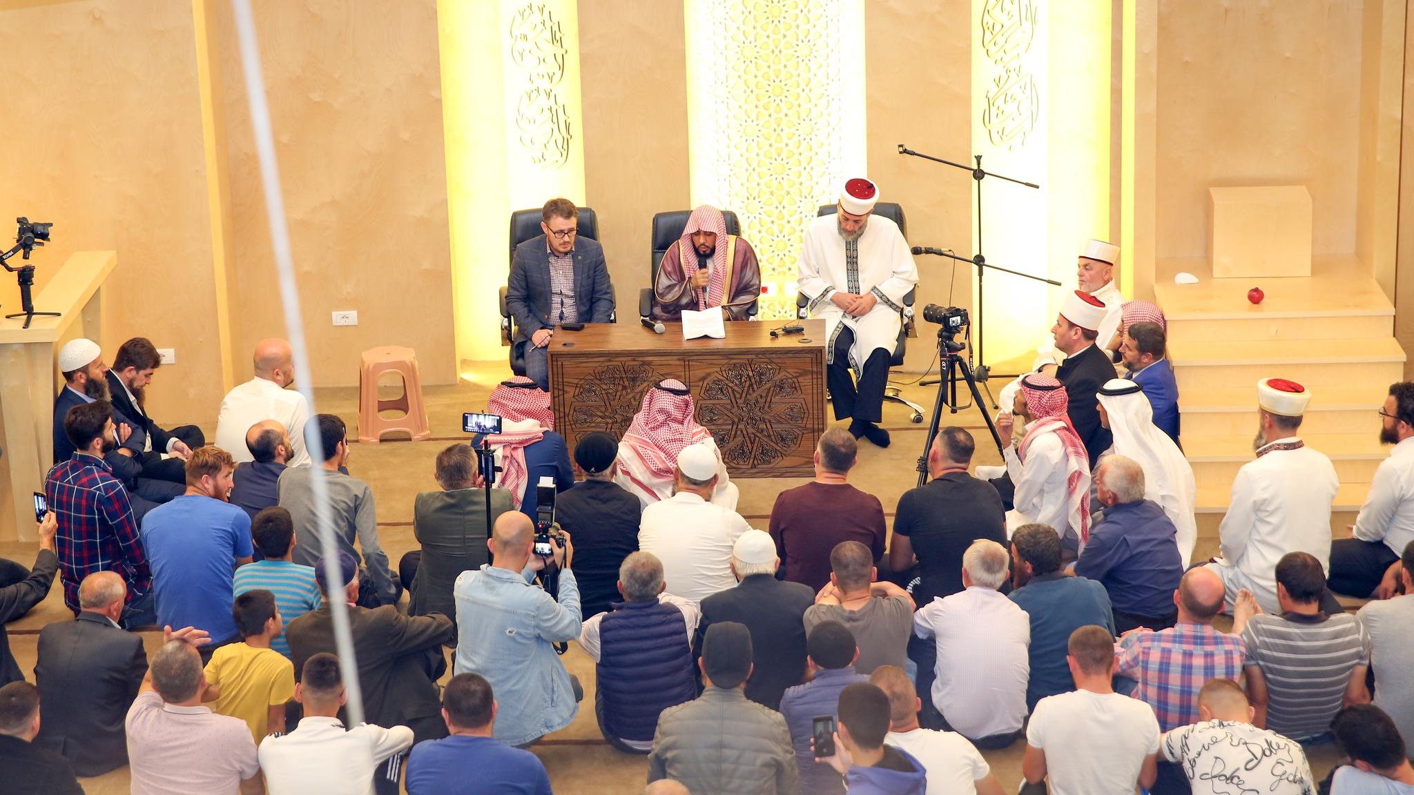 Imami i Qabes së shenjtë, dr. Abdullah Avad el-Xhuheni, priu në namazin e akshamit në xhaminë “Ballias" në Elbasan