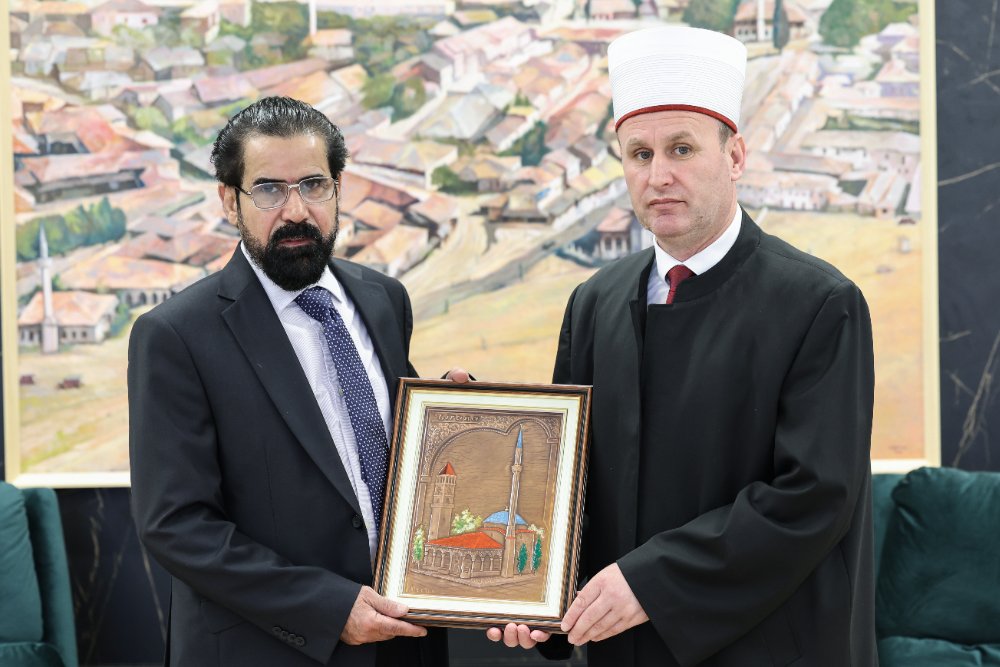 The new ambassador of Kuwait visits the KMSH