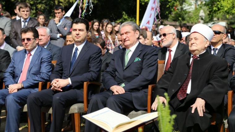 Zhvillohet ceremonia e fillimit të punimeve të Xhamisë së Madhe të Tiranës