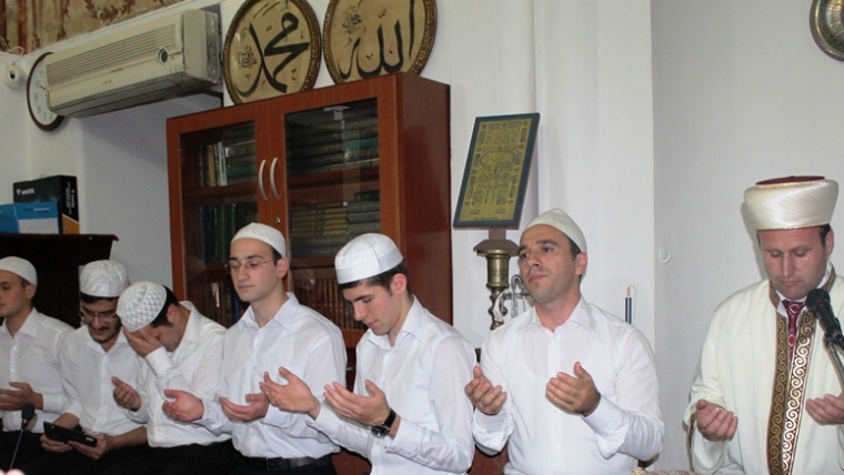 Përkujtohet me lutje Nata e Miraxhit në Tiranë