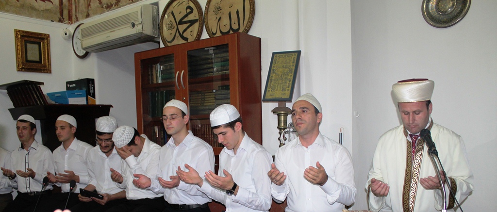 Përkujtohet me lutje Nata e Miraxhit në Tiranë