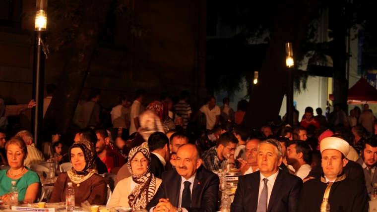 Komuniteti Mysliman i Shqipërisë dhe Bashkia Bajram Pasha e Stambollit shtrojnë iftar madhështor në Tiranë