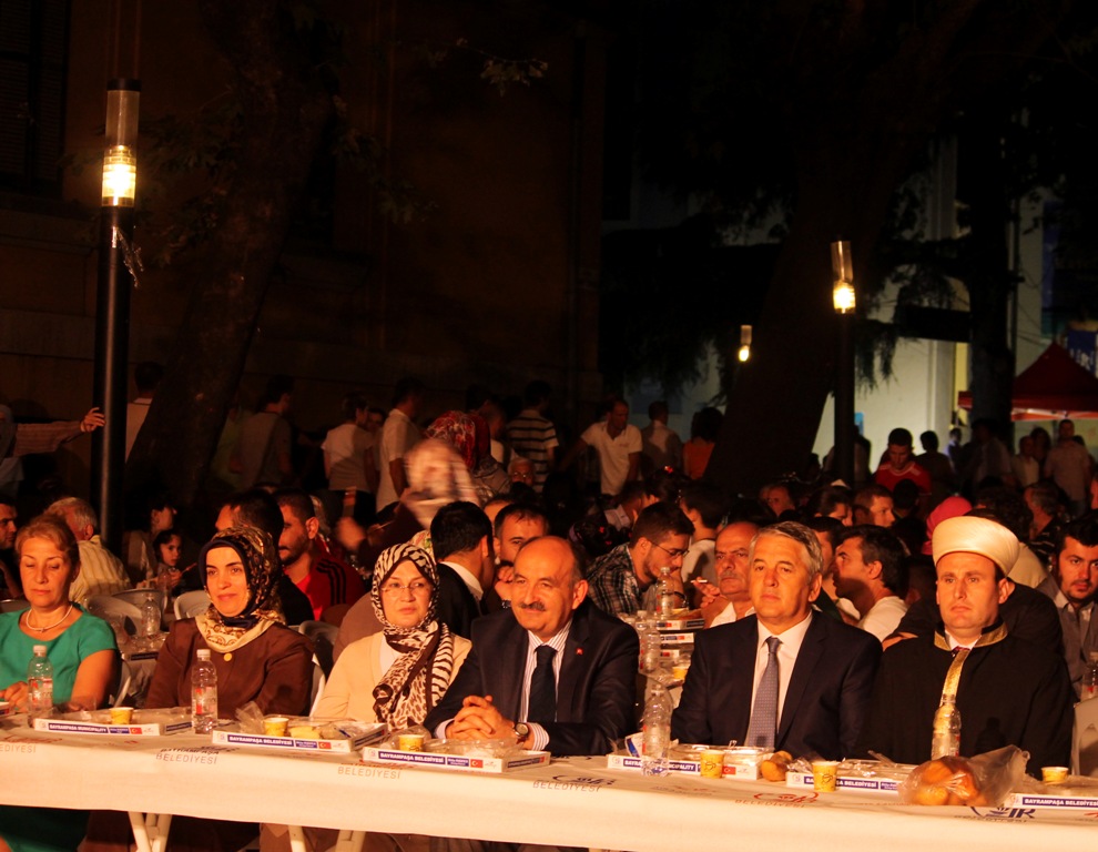 Komuniteti Mysliman i Shqipërisë dhe Bashkia Bajram Pasha e Stambollit shtrojnë iftar madhështor në Tiranë