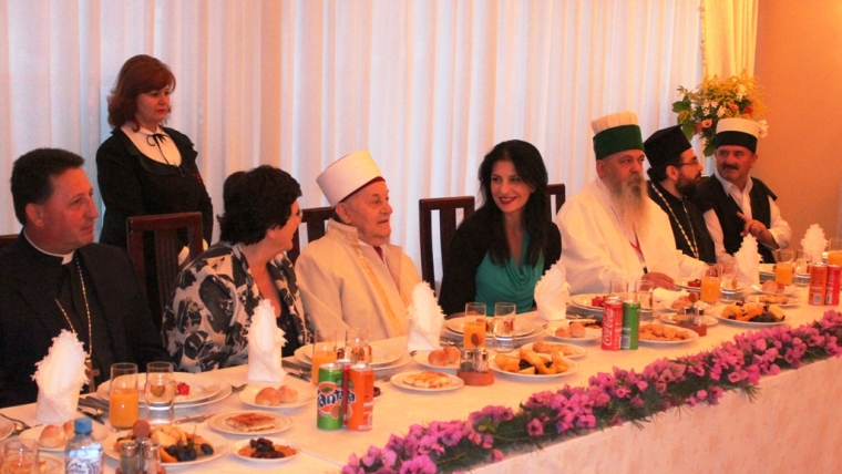 Kryeparlamentarja Topalli, iftar me Komunitetin Mysliman