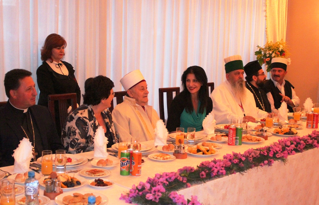 Kryeparlamentarja Topalli, iftar me Komunitetin Mysliman