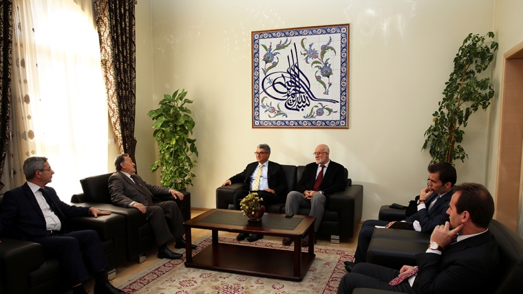 Ambasadori i ri turk viziton Komunitetin Mysliman