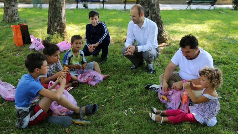 Fushata: “Një lodër në vend të lëmoshës së përditshme”