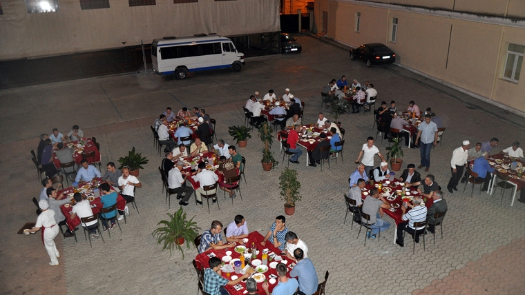 KMSH, Sofra e Iftarit mbledh besimtarë e grupe të ndryshme sociale