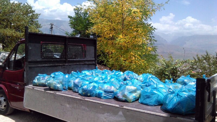 Myftinia Gjirokastër shpërndan ndihma për “40 familjet” në Lazarat