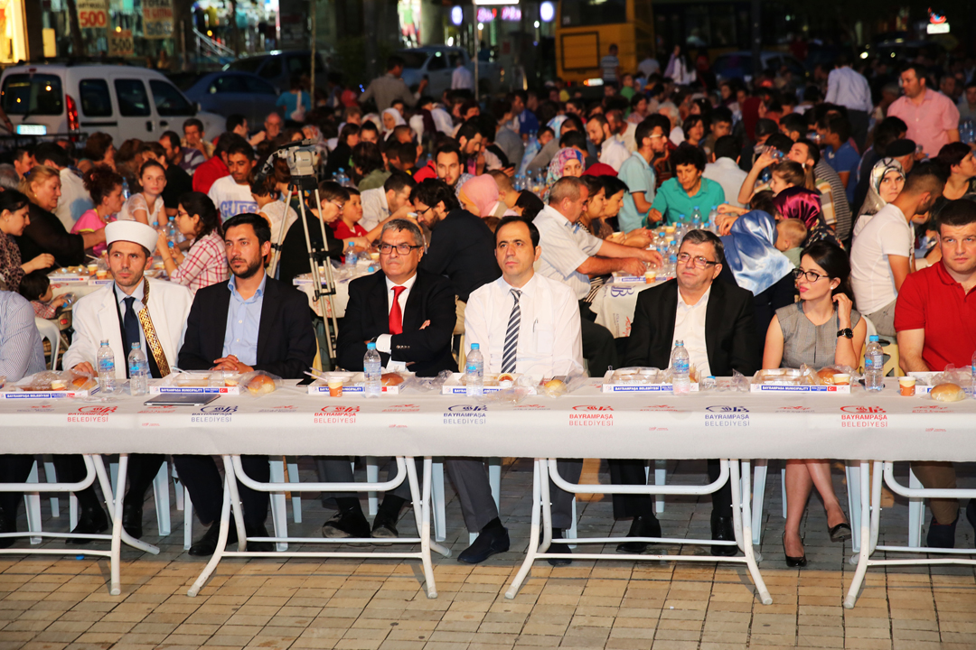 Iftar madhështor në Tiranë