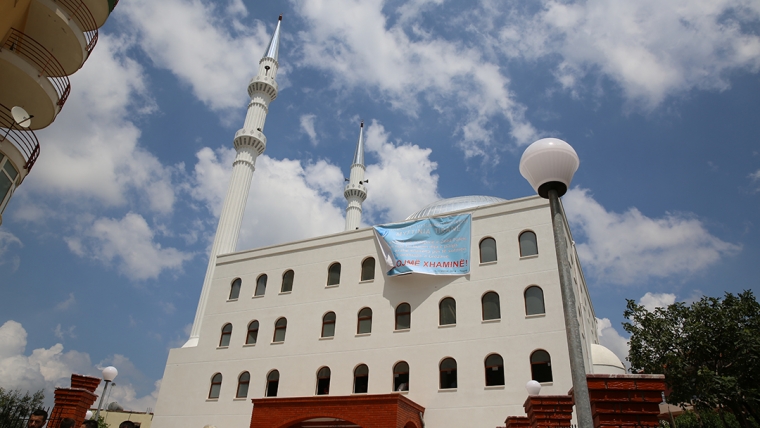 Inaugurohet xhamia e re me dy minare ne lagjen “Ali Demi”, Tiranë