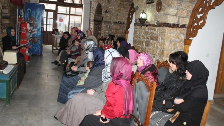 Përfaqësuese të Zyrës së Gruas takim me gratë e Myftinisë së Gjirokastrës.