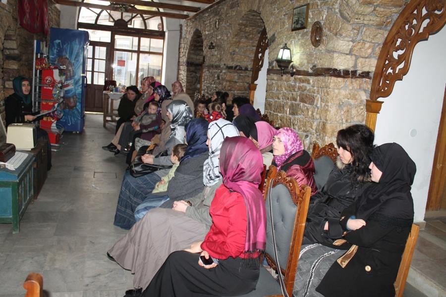 Përfaqësuese të Zyrës së Gruas takim me gratë e Myftinisë së Gjirokastrës.