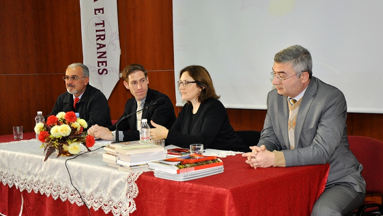 Përfaqësues të ambasadës së SHBA-së vizitë në Medresenë e Tiranës   