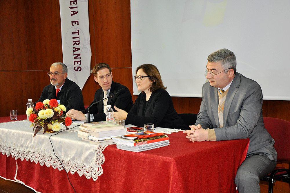 Përfaqësues të ambasadës së SHBA-së vizitë në Medresenë e Tiranës