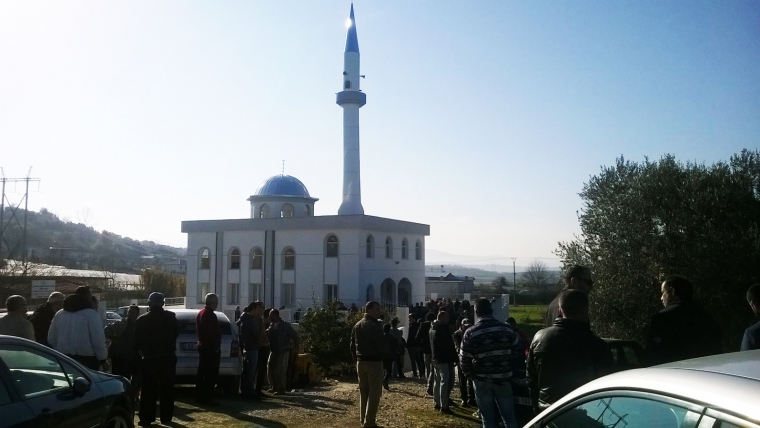 Pobrati i Beratit me xhami të re