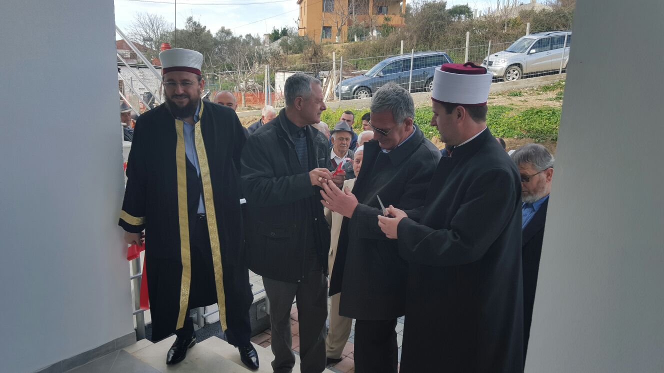 Inaugurohet xhamia e re në Kryeluz të Kavajës