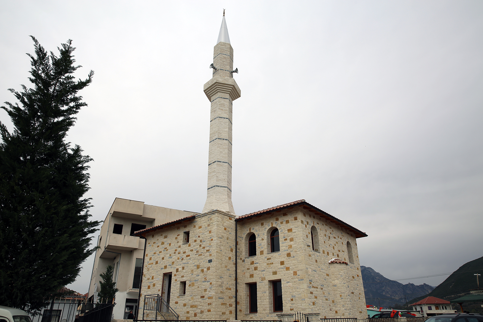 Inaugurohet Xhamia e re në Zall-Herr, Tiranë