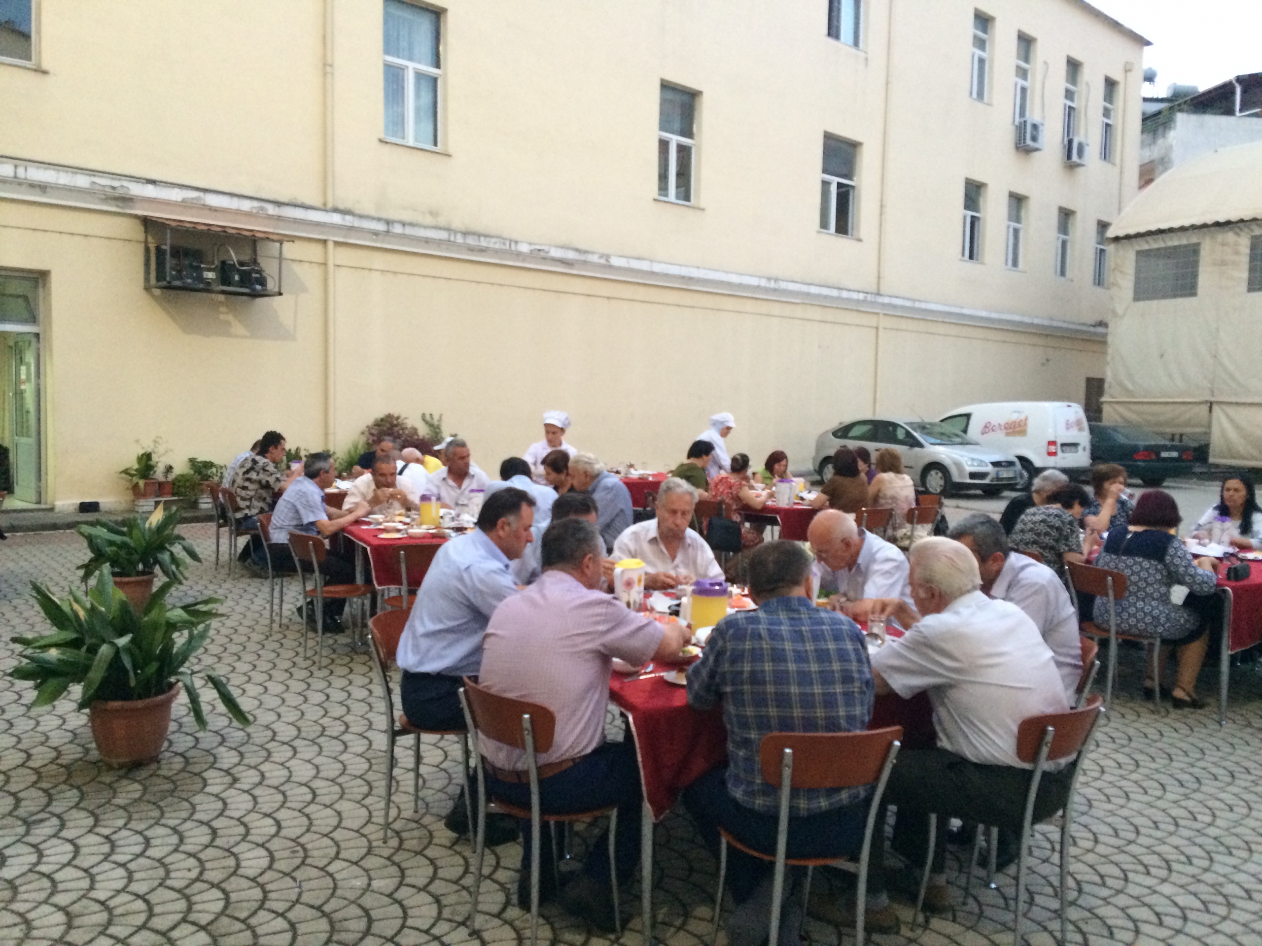 KMSH shtron iftar për ish-medresistët dhe tarikatet