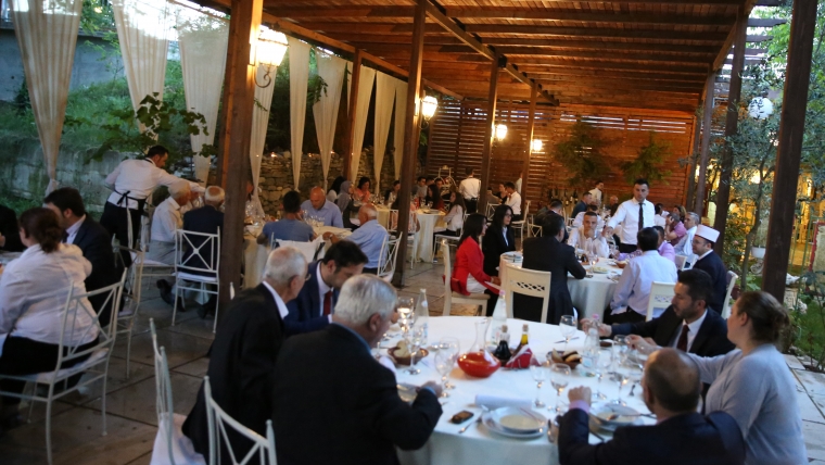 Ambasada Amerikane shtron iftar për besimtarët e Ibës