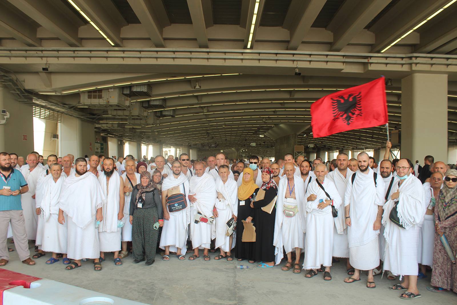 Nesër, rreth 370 besimtarë shqiptar nisen për në Haxh