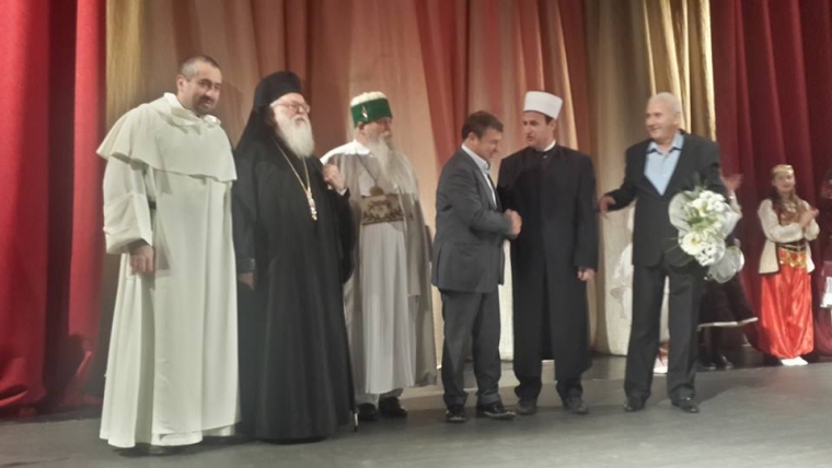 Hafiz Sabri Koçi nderohet me titullin “Qytetar Nderi” nga Bashkia e Durrësit