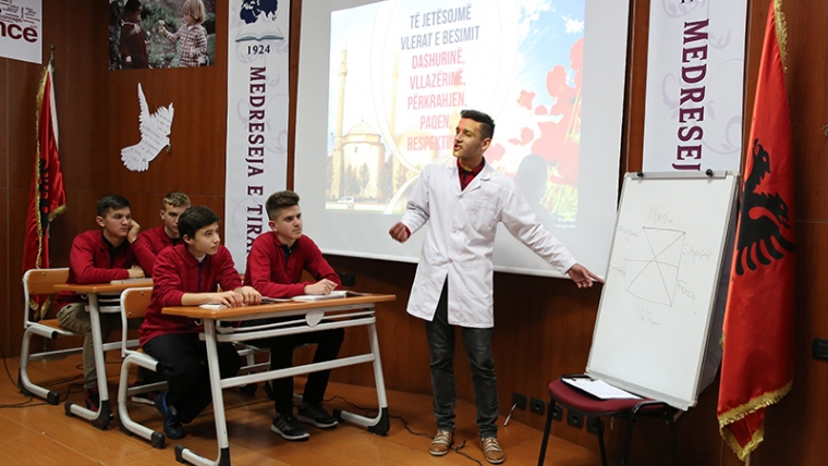  “Të jetësojmë vlerat e besimit”, program në Medresenë e Tiranës