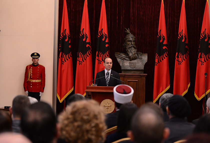 Presidenti Nishani vlerëson H. Ali Korçën me Dekoratën “Nderi i Kombit”