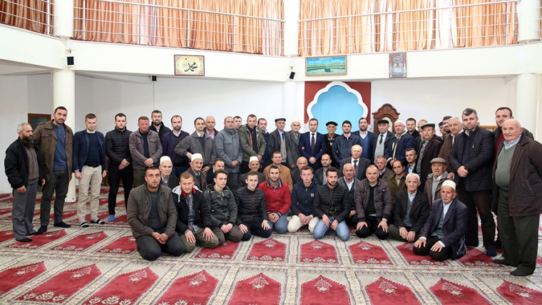 Cikli i bisedave “Frytet e Besimit” mblodhi së bashku dhjetëra besimtarë në xhaminë kryesore të qytetit të Peshkopisë