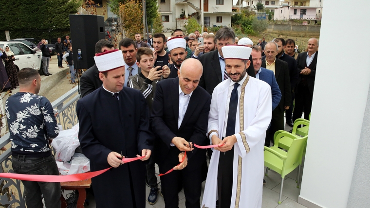 Inaugurohet Xhamia “Ebu Bekr” në fshatin Domje, Tiranë