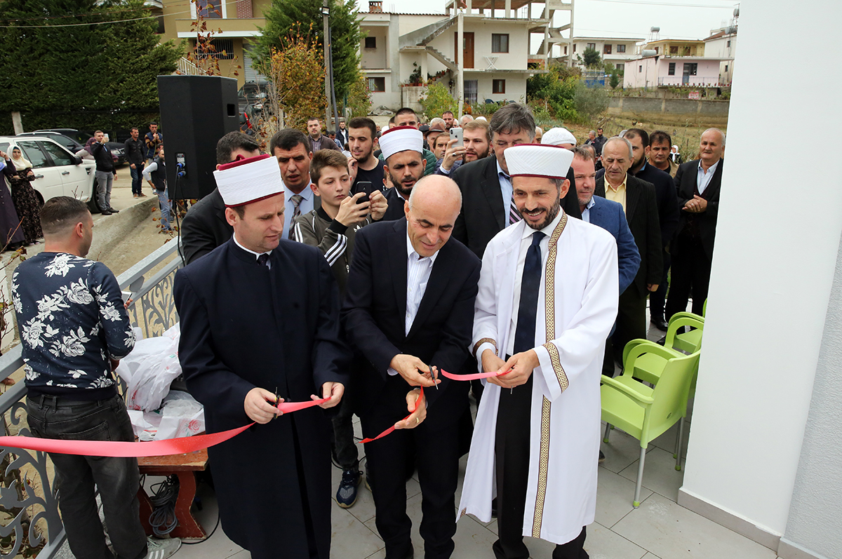 Inaugurohet Xhamia “Ebu Bekr” në fshatin Domje, Tiranë