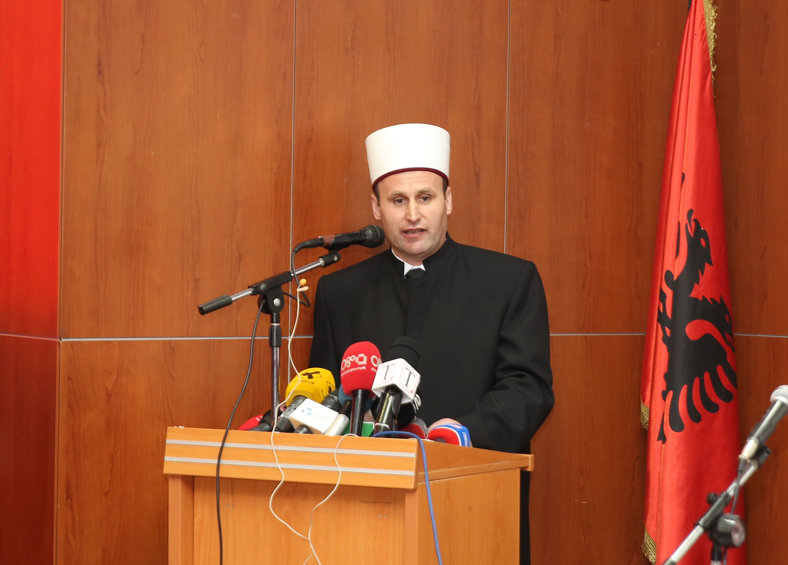 Bujar Spahiu zgjidhet Kryetari i ri i Komunitetit Mysliman të Shqipërisë