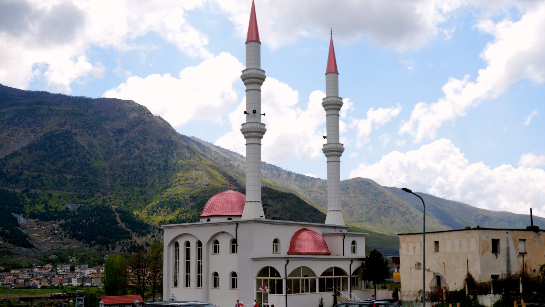 Inaugurohet Xhamia “Ebu Hanife” në Bulqizë