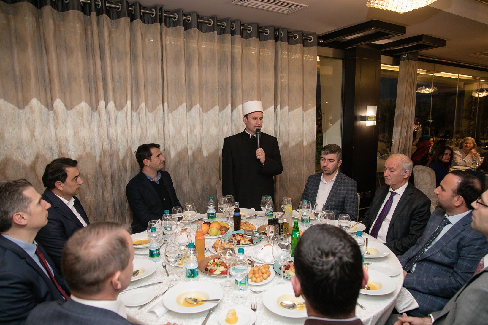 Bashkia Tiranë shtron iftar për Komunitetin Mysliman të Shqipërisë