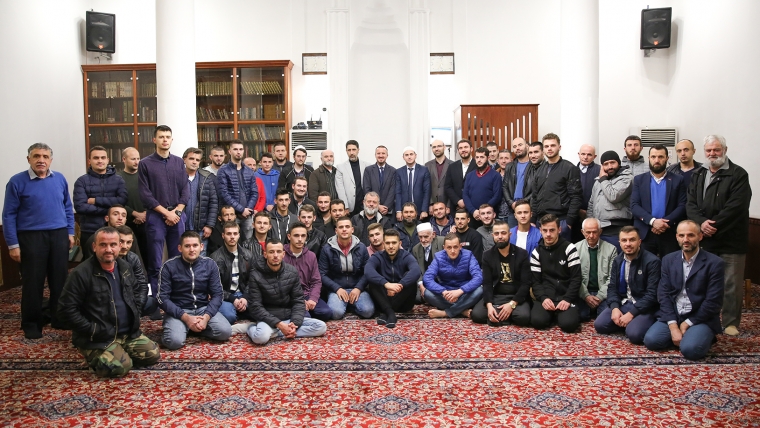 Frytet e besimit ndalen në Xhaminë “Dine Hoxha, Tiranë