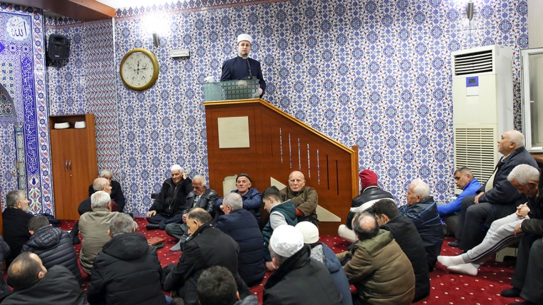 Kryetari i KMSH-së mban hutben në xhaminë e “Medresesë”, Tiranë.