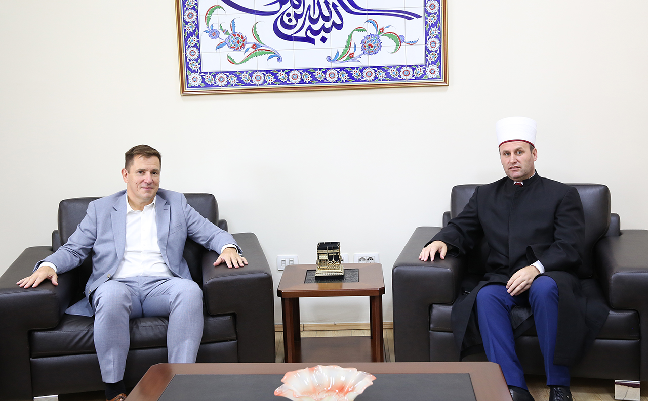 Ambasadori i Republikës së Çekisë në Shqipëri viziton KMSh-në