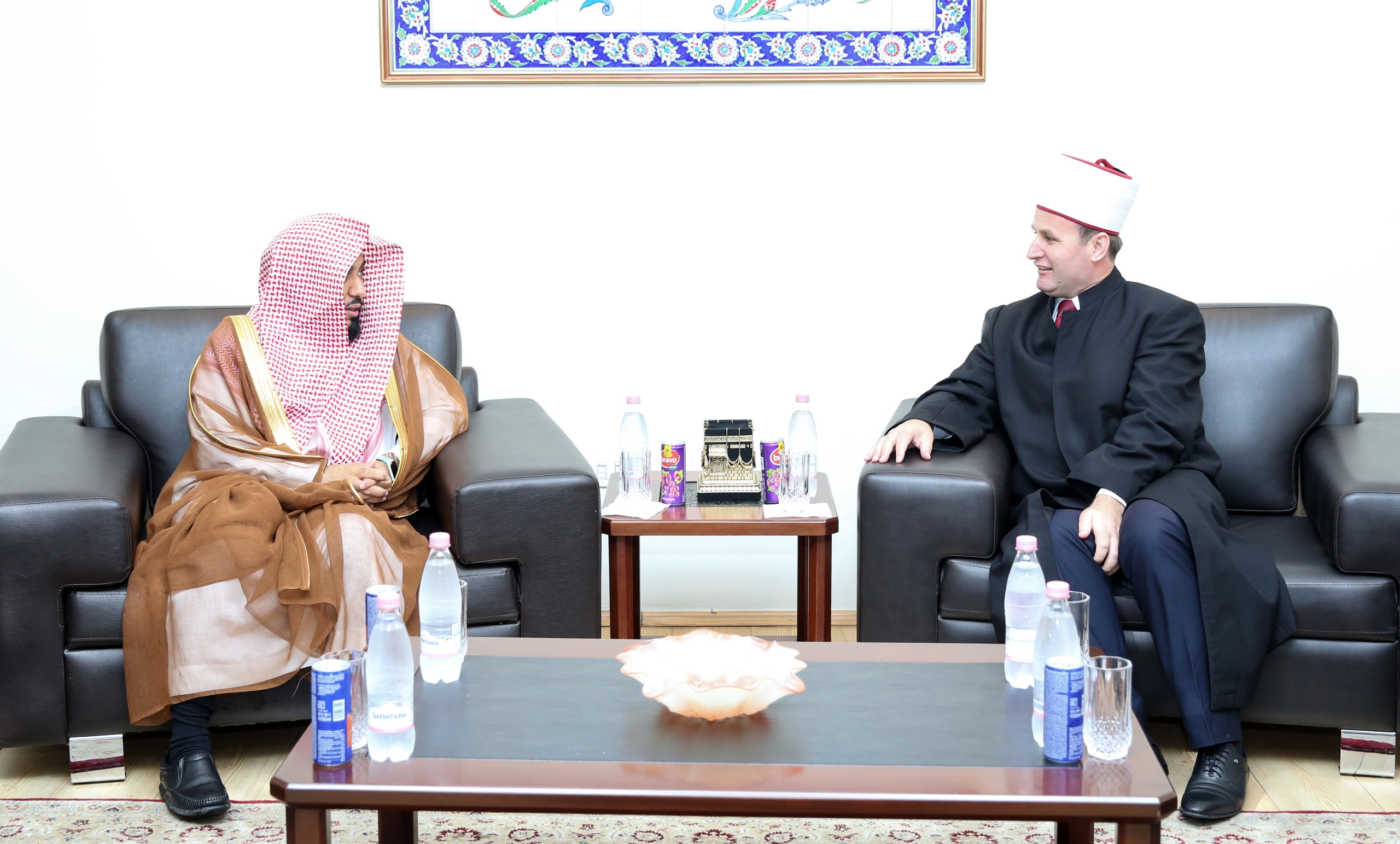 Kryetari Spahiu pret për vizitë imamin e Qabes në Komunitetin Mysliman të Shqipërisë