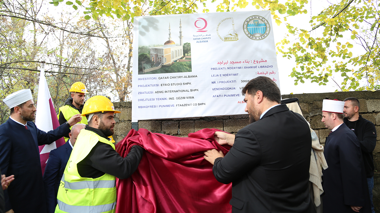 Zhvillohet ceremonia e fillimit të punimeve për ndërtimin e xhamisë së re të qytetit të Librazhdit