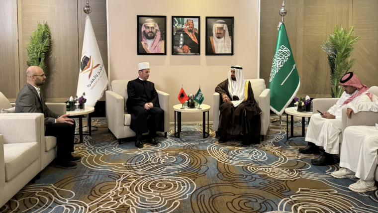 Kryetari Spahiu takon Ministrin e Haxhit dhe Umres në Xhide të Arabisë Saudite