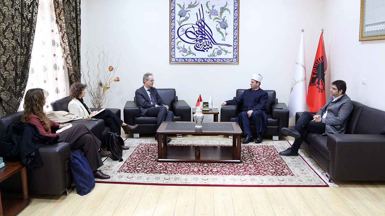 Ambasadori Hollandez viziton Komunitetin Mysliman të Shqipërisë