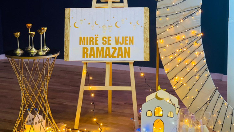 Zhvillohet programi festiv “Mirë se vjen Ramazan” në Medresenë e Elbasanit