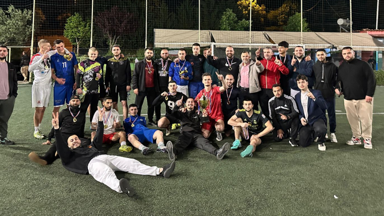 Zhvillohet finalja e kampionatit të futbollit mes xhamive të ndryshme të Tiranës